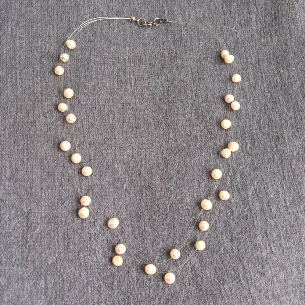 3 layered pearl necklace